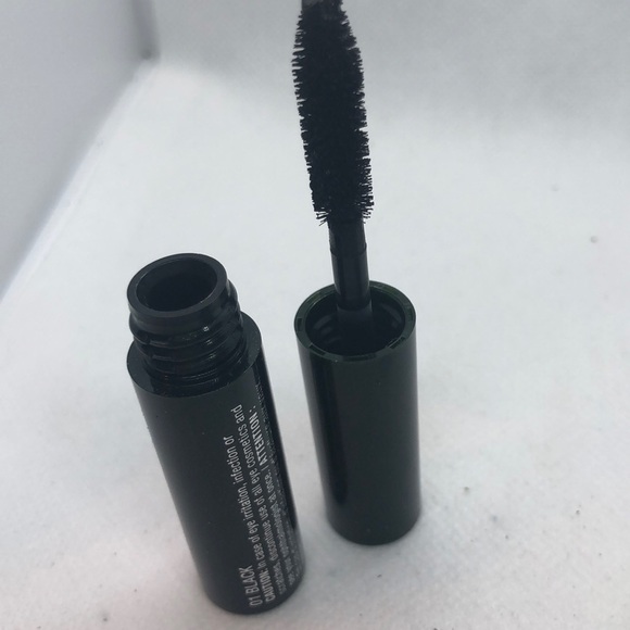 Clinique Mascara, Eye Shadow & Blush - Picture 3 of 7